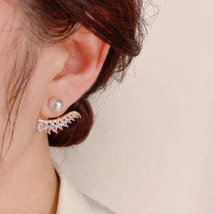 Stud earrings with pearls and zirconium