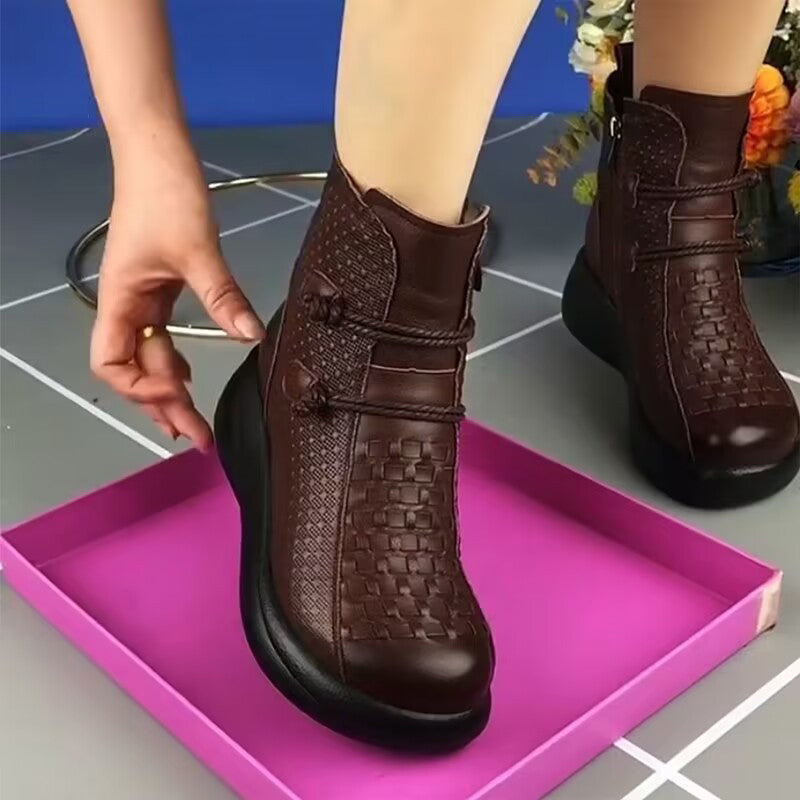 Fashionable short boots