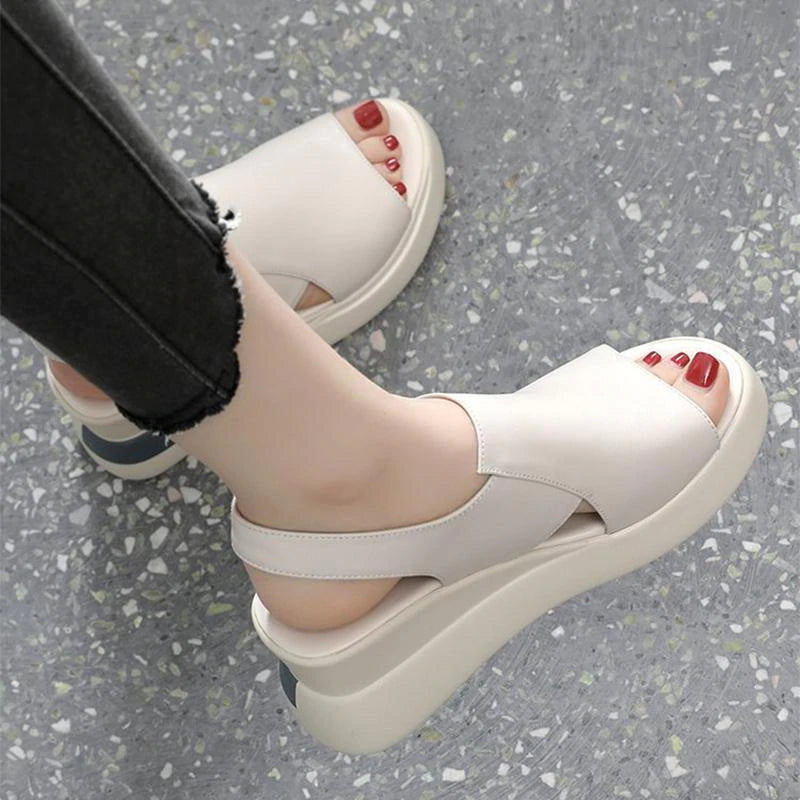 Leather sandals for women / slippers