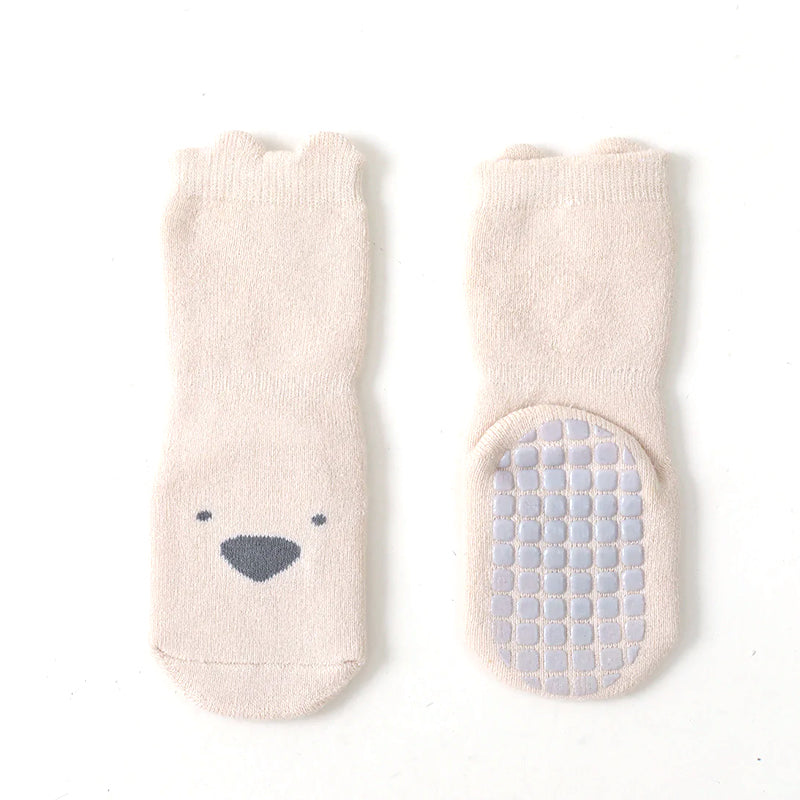 Warm socks for babies with a non-slip pad 