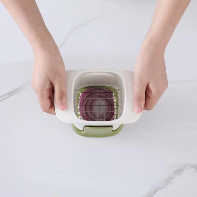 Manual vegetable cutter for a mini kitchen