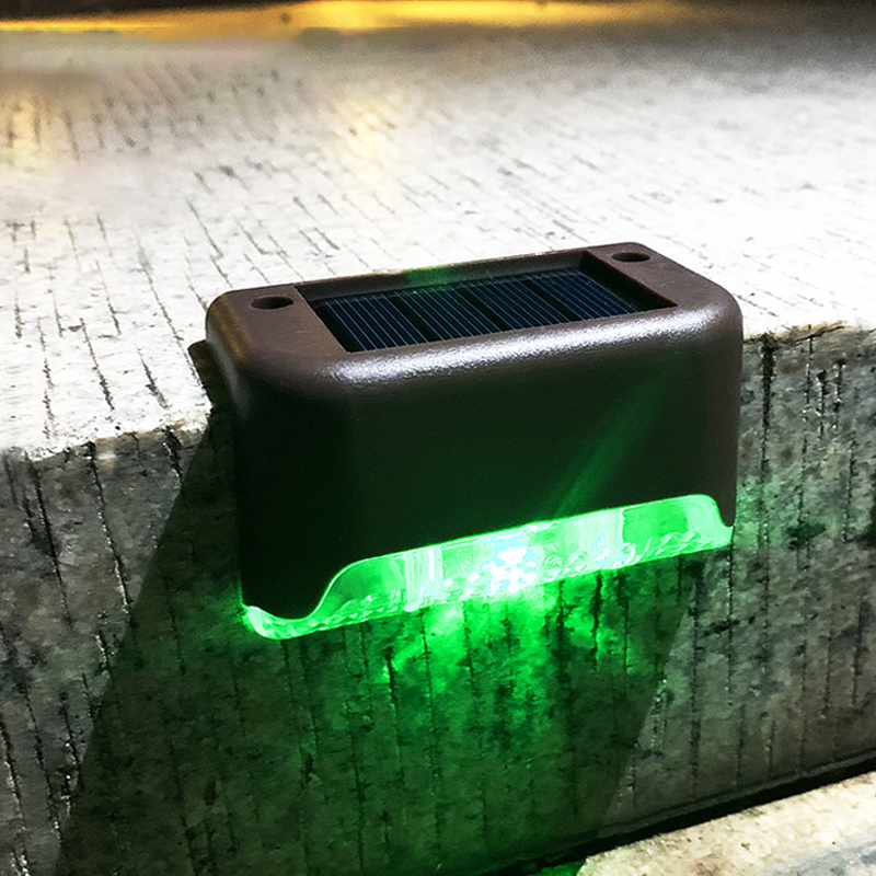 Solar powered outdoor stair light 