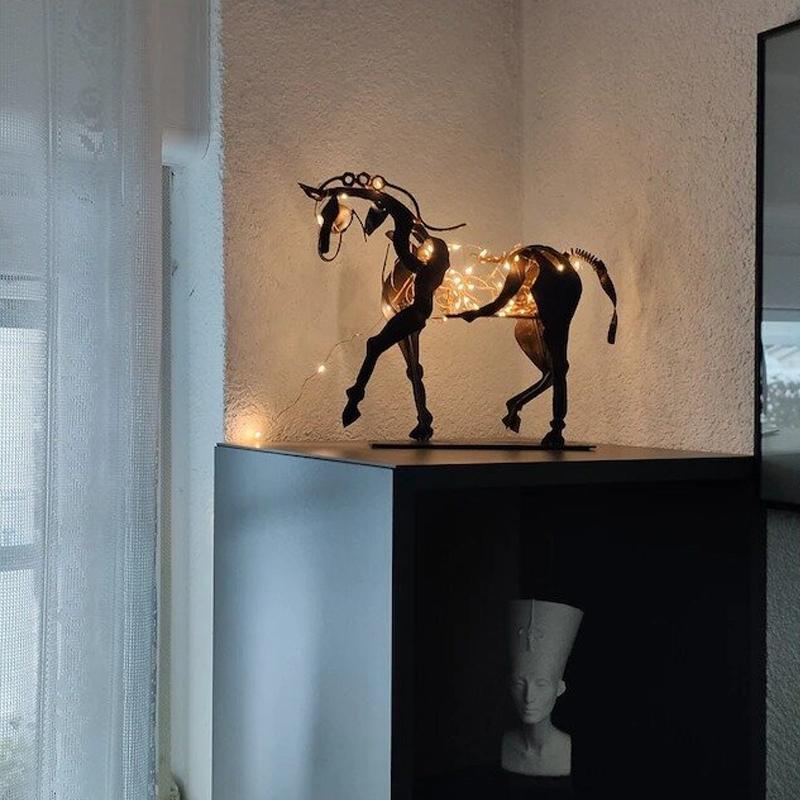 פסל סוס "אדוניס"