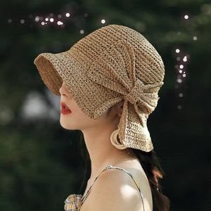 Summer hat with brim and bow