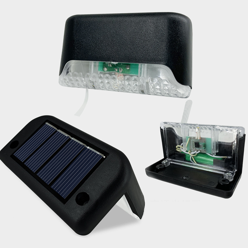 Solar powered outdoor stair light 