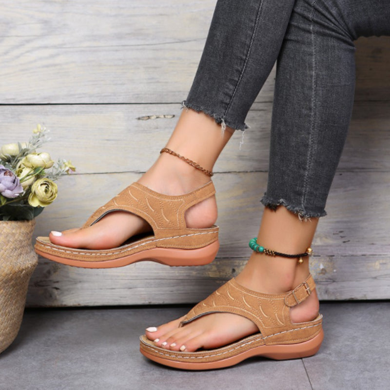 Simple summer sandals with buckle